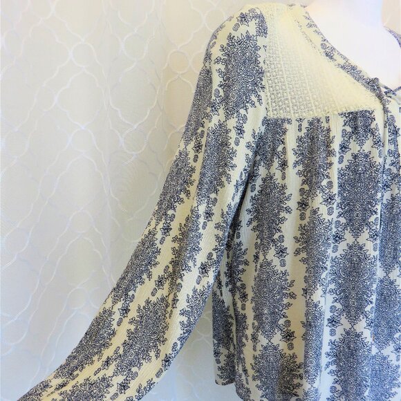 Blue and White Blouse Top Shirt with Wedgwood Style Pattern...625 - Picture 4 of 11